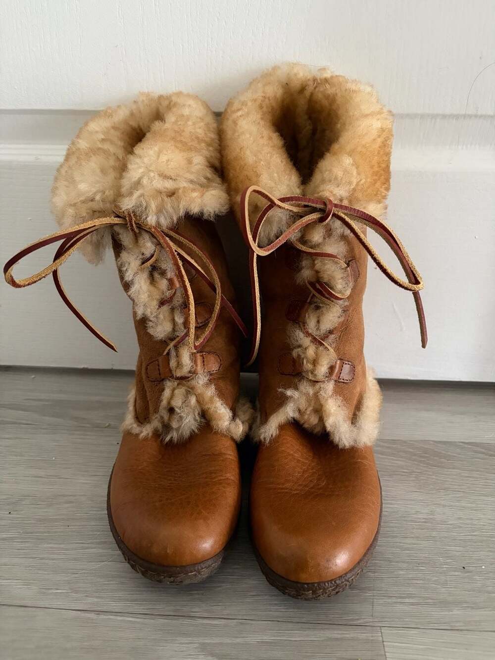 Born Nome Tan Leather Shearling Lace Up Winter Boots